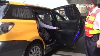 不滿被超車　2機場小黃就逼車毆人