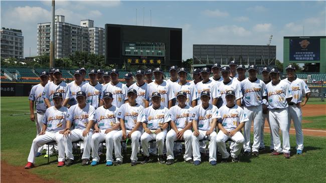 明星白隊合照（記者王怡翔攝）