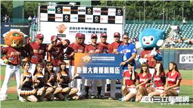 ▲明星賽跑壘大賽紅隊奪冠（圖／記者王怡翔攝）