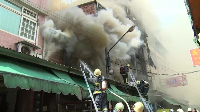 苗立傳統市場大火　1家4口險困火場