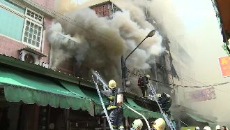 苗立傳統市場大火　1家4口險困火場