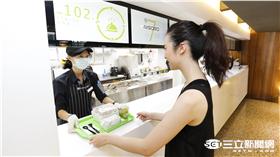 從網路走向實體　美食大吹現代科技風