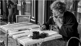 填字遊戲,Nicolas Winspeare,https://www.flickr.com/photos/nwinspeare/15509957380/in/photolist-pCyzYh-8VuEob-eL1hV1-4xNLFK-5FNfRU-5FHYP4-34Eg3Y-7WSdwV-dVCzBs-7WVrGG-7Qk2m-CDJ8-34zGtP-cW14r-9kzoaM-ve361-4WKgvM-4Vg1M-cp5R2u-4BXQ6w-3pPeA-2HwA9-8tzt7u-9yPgLe-Ck9ta9-g2Bhu-9KgB7n-bbp3o-5X2r3k-5fw8Bg-5Li5nh-bWiT6-cp5SVb-abh5zV-6CP6UZ-nJQJkk-qPuvdB-5RuU8a-awNRp-9rmE6K-9cdgCV-odqCPQ-93jcbv-96TkjH-5teSSR-cXSnA-58BrW9-4uB2RF-cNzMVJ-e8z486