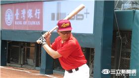 明星傳奇賽洪一中打第一棒（圖／記者王怡翔攝）