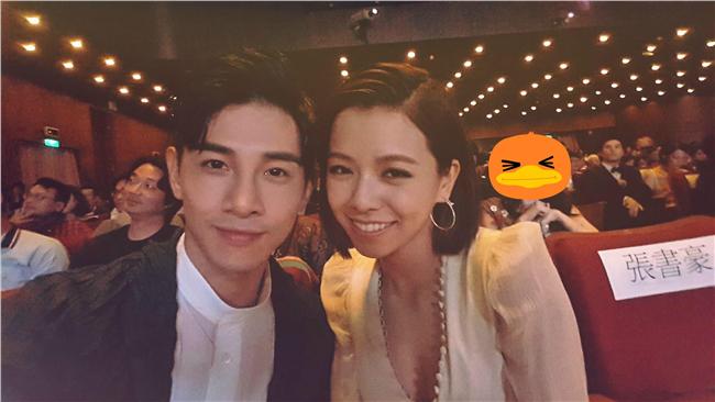 張立昂揪宋芸樺自拍　背後女星成亮點