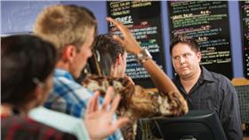 奧客,靠北奧客,花錢,大爺,老大,服務,服務業,尊嚴,辛苦,甘苦談,磨損,支持,鼓勵,體諒,顧客-▲（情境示意圖／Shutterstock）