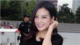 趙薇
https://www.facebook.com/luvzhaowei0312/photos/a.460608984037587.1073741844.372545322843954/956870041078143/?type=3&theater