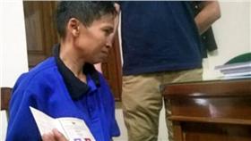 結婚,身分證,女人,性別,偽造,行房,婚姻,Suwarti,Heniyati(印尼新聞網 http://regional.liputan6.com/read/2554302/suami-ini-sayang-tapi-tak-bergairah-dengan-istri)