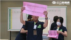 中執委、中評委開票過程。（記者盧素梅攝）