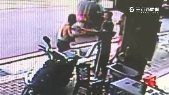 飼養流浪狗被抓走　男子持刀割傷里長