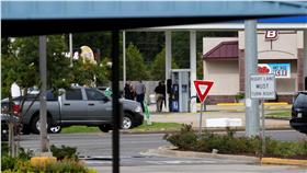 美國員警遭槍擊_路透社