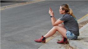 網路交友,手機,交友app,Michael Coghlan,https://www.flickr.com/photos/mikecogh/13300080005/in/photolist-mghoqe-9uMwc1-9rE8k1-7xETY9-brp1CG-A8zQK-e1H3VT-e1NHgm-oDRmhT-ntBYKd-q5Fped-dTdy9W-81Rq8b-4qs1eM-kCwNz8-5AfeJ4-oVL7JA-qmEFdX-e1H3Kg-9U2SG3-hsTRn7-jip9gk-38soJ-8P1B9h-MaYZp-dVrr2j-eUDjoV-jiedz1-c5QYJQ-fAHZYN-eE6jTz-9mAHsF-nQoWSb-93yT2C-e1H4Lg-6LGx6n-vcRYPV-4vH4A8-qKnz2q-mTYUwk-mUDaXd-99chaM-s6fmwq-5FLVyk-oNS8rM-azbmZB-ownoG5-qYvpUc-mzuzwv-dJ3ThL