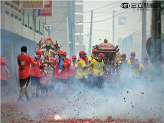 太子爺遶境　好兄弟池府王爺贈大匾