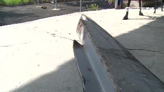 2公尺長鋼條掉國道　近30車衰爆胎