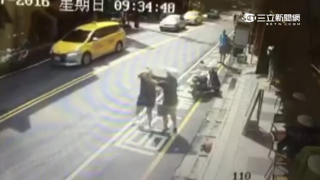 離婚夫復合不成　街頭搶鑰匙爆扭打