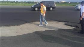 馬尼拉機場　跑道　破損　Manila Airport  Philippines