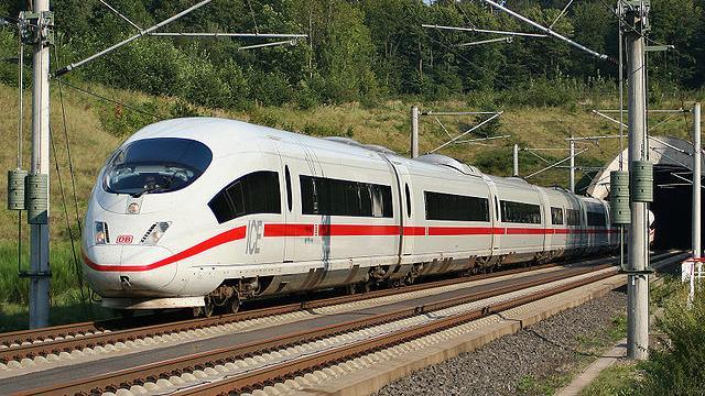德男持斧火車逞凶　多名乘客重傷送醫