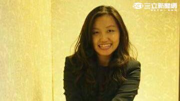 俄文超流利　幫安德魯翻譯的女警是她