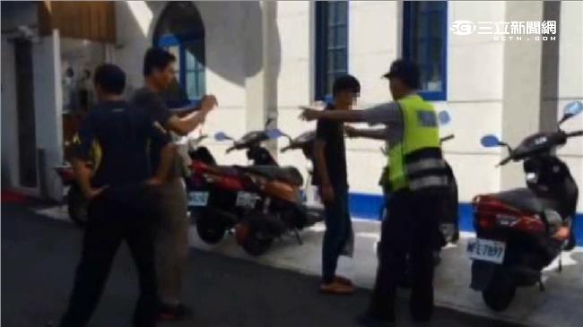 遊客砍居民　小琉球人圍警局追打兇手