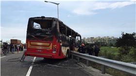 國道火燒陸客團遊覽車／中央社