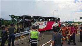 國道火燒陸客團遊覽車／中央社