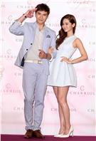 曾之喬、謝佳見提前與粉絲過七夕情人節。（記者邱榮吉/攝影）