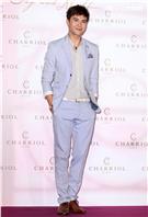 帥氣的謝佳見。（記者邱榮吉/攝影）