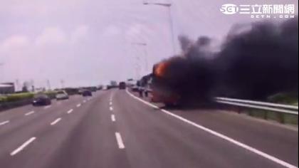 消防車畫面曝光　遊覽車短時間陷火海