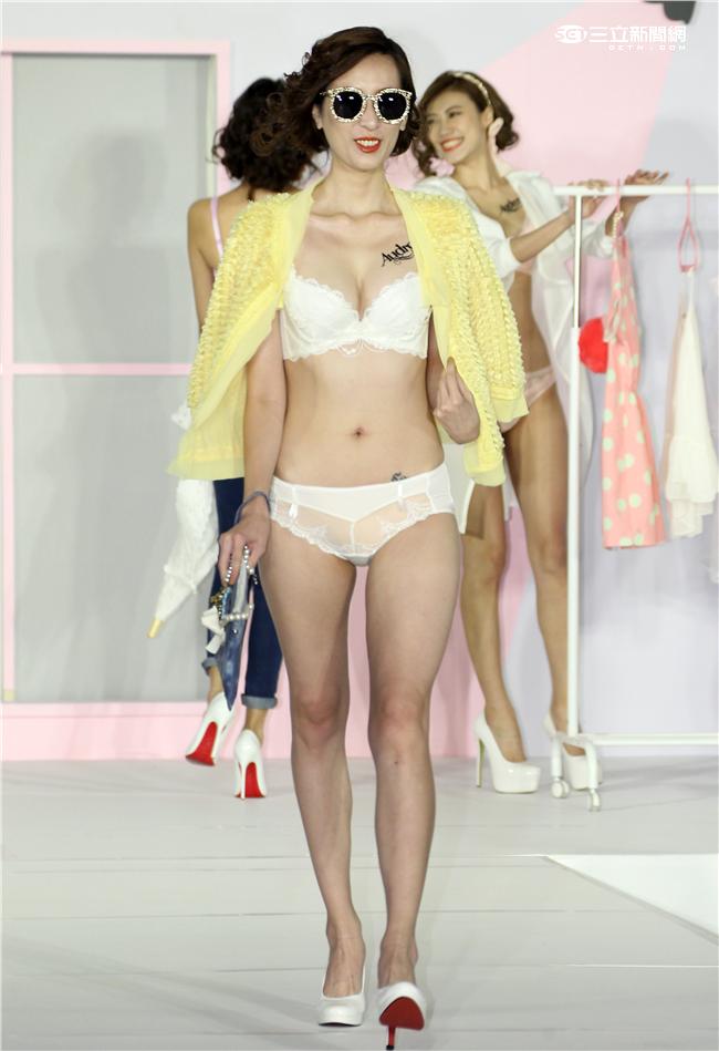 2016春夏性感內衣秀。（記者邱榮吉/攝影）