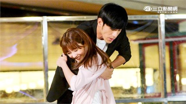 黃騰浩獲「追愛許可」冰宮約會林逸欣