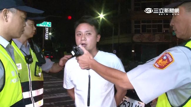 政二代兒酒駕　黃啟川與警咬耳朵關切