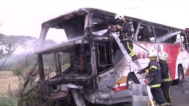 火燒車無處逃！遊覽車成移動式棺材