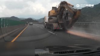 駕駛嚇壞！國道驚見「變形金剛」著火