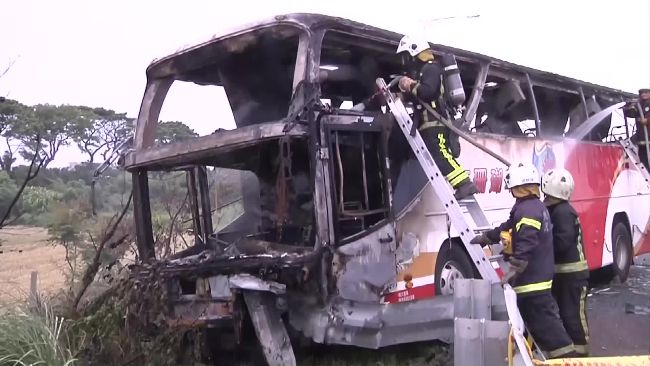 陸客火燒車26死　交通部2局長請辭