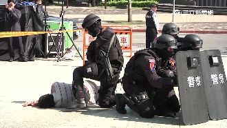 飛一趟賺2萬！8萬警搶25反恐肥缺