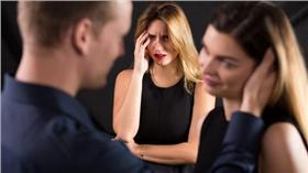 有人說女性擇偶條件會隨著年紀而減少，但門檻再低也有限度，在有些特定條件下，女性是寧可單身一輩子也不結婚的。日本媒體「VenusTap」日前就向500位單身女性調查「絕對不會跟這種男人結婚的特徵」。