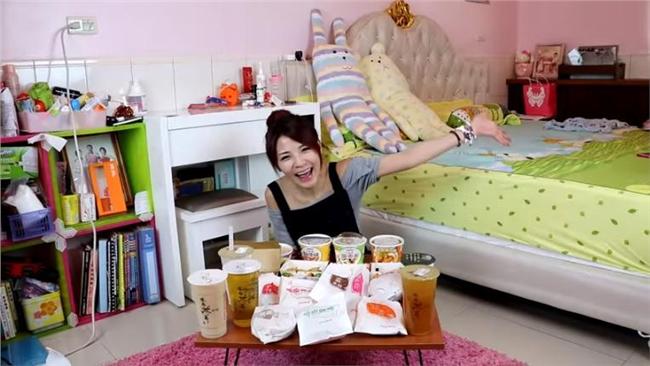 丹丹漢堡全部餐點　正妹一口氣全吃完