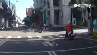 闖紅燈遭撞飛　騎士重摔在地無人關心