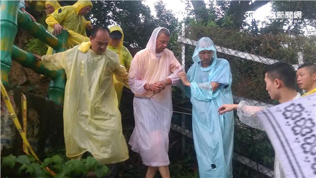 贓款為何藏西湖公園？原來是小黃載錯