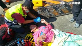 曾男撿衣服落海漂流三天被漁船救起（翻攝畫面）