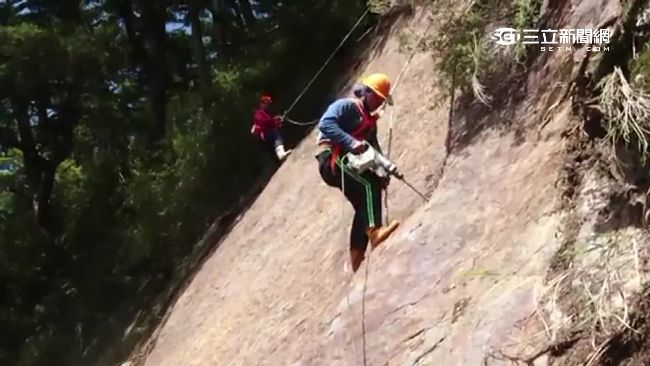 工人搶通玉山步道　岩盤崩落險象環生