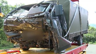 卡車自撞國道護欄　阿兵哥重傷送醫