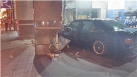 空心柱,酒駕 圖/PTT八卦版