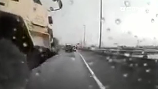 水泥車撞上來　司機緊握方向盤救客