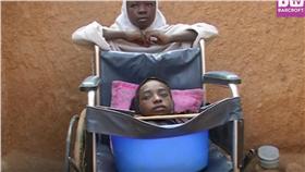 臉盆,少女/youtube：Barcroft TV