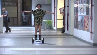 懶女王李燕風火輪代步3秒飛到攝影棚