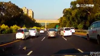 疑未保持安全距離　北二高多車追撞
