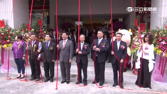 台中在地銀行　總行大樓整修揭牌啟用