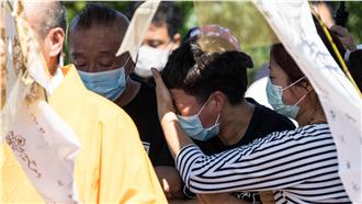 火燒車國道招魂　家屬悲痛喊：回家了