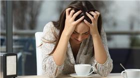 英國一名女子出書，講述自己錯嫁了一名孌童癖，丈夫更侵犯了年僅4歲的幼女，還將照片上載兒童色情網站。